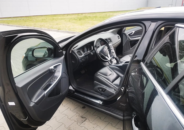 Volvo V60 cena 66999 przebieg: 163717, rok produkcji 2015 z Bełchatów małe 529